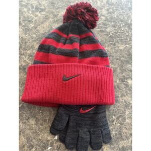 NIKE  winter Gray & Red 2 PC Beanie Hat & Stretch Gloves Logo Youth OS